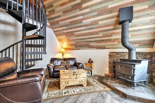 Hillside Cripple Creek Cabin with Hot Tub, Mtn Views! image 1