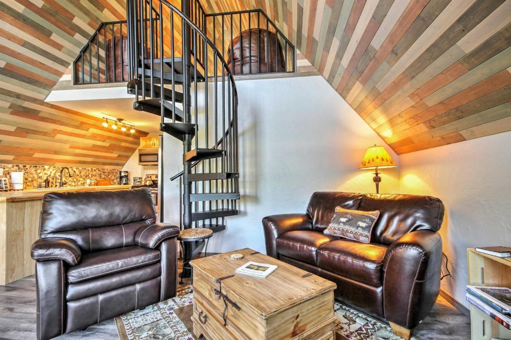 Hillside Cripple Creek Cabin with Hot Tub, Mtn Views! Main image