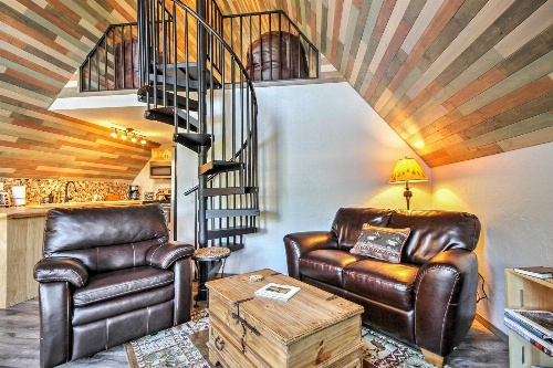 Hillside Cripple Creek Cabin with Hot Tub, Mtn Views! image 3