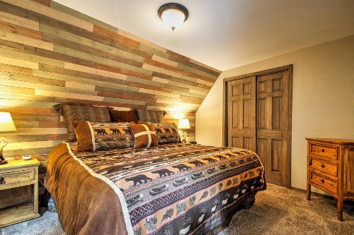 Hillside Cripple Creek Cabin with Hot Tub, Mtn Views! image 6